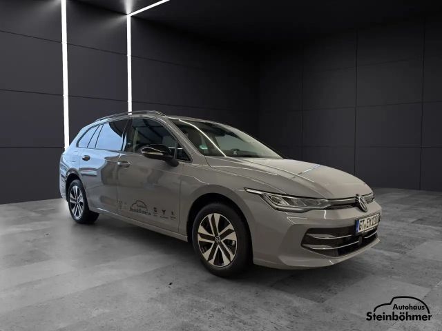Volkswagen Golf 1.5 eTSI DSG Variant