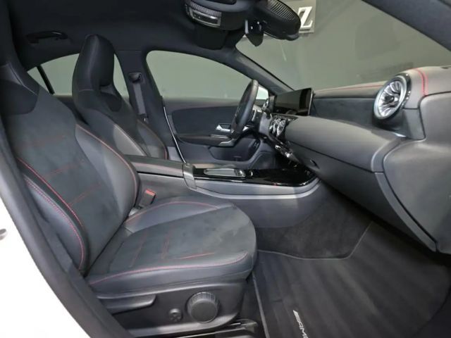 Mercedes-Benz CLA 200 AMG Line Coupé