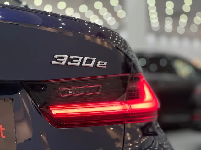 BMW 330 330e M-Sport Sedan xDrive