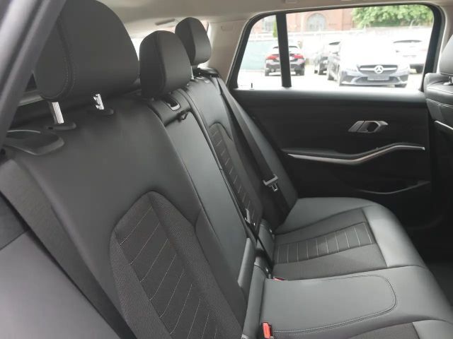 BMW 330 330i Sport Line Touring xDrive