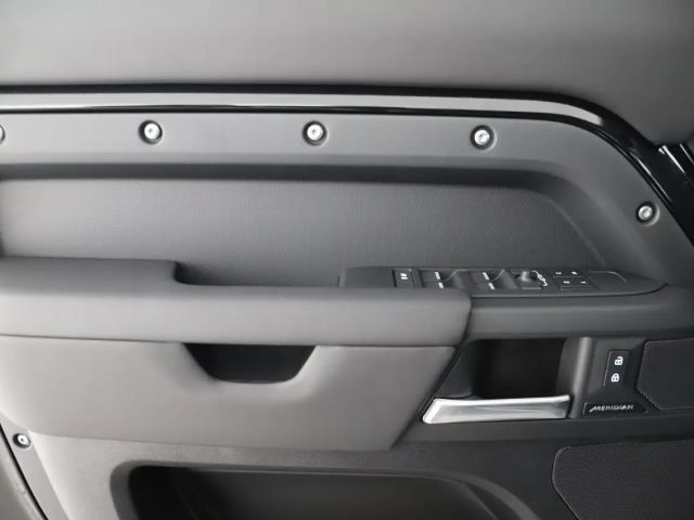 Land Rover Defender 110 Dynamic SE