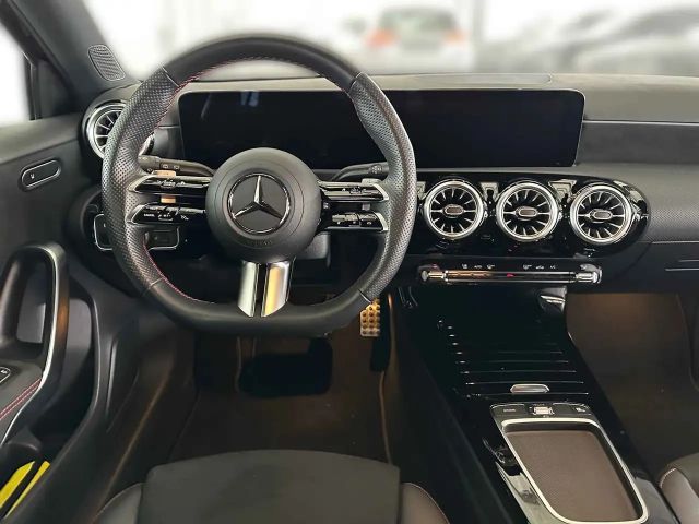 Mercedes-Benz A 200 AMG Line