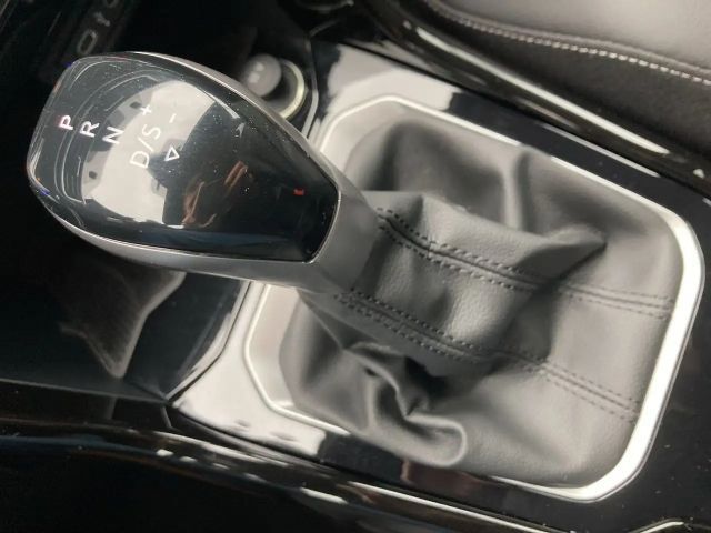 Volkswagen T-Roc 1.5 TSI DSG R-Line