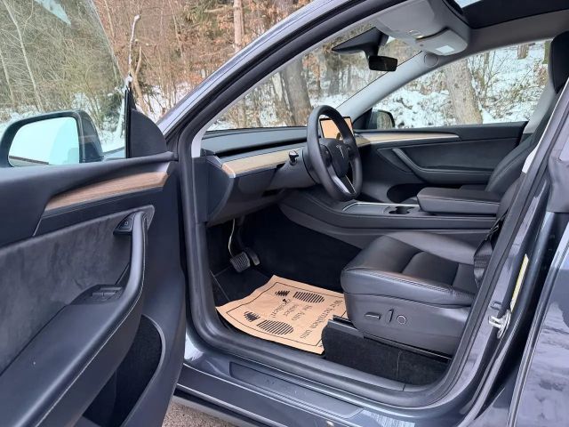 Tesla Model Y AWD Dual Motor Long Range