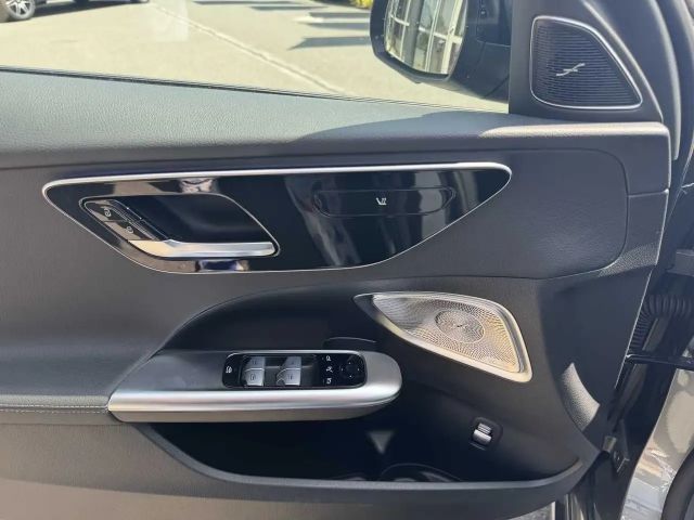 Mercedes-Benz C 300 4MATIC AVANTGARDE Sedan