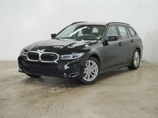 BMW 330 330e Touring xDrive
