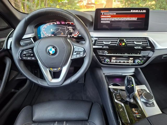 BMW 530 530d Luxury Line Touring xDrive