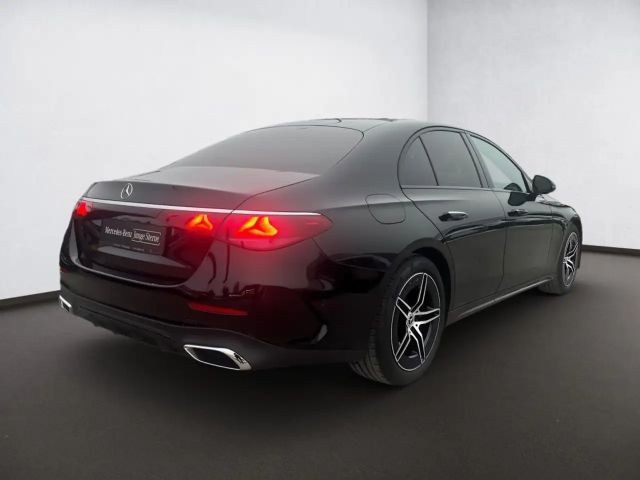 Mercedes-Benz E 220 AMG Line E 220 d Sedan