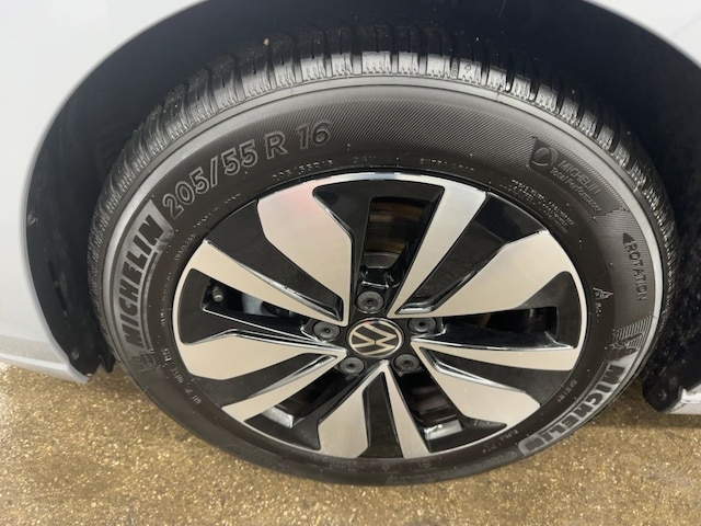 Volkswagen Golf 1.5 eTSI DSG Life Variant