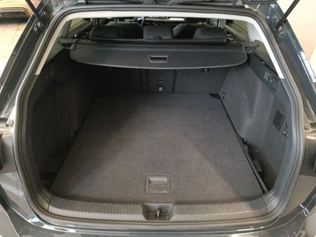 Volkswagen Golf 2.0 TDI DSG Golf VIII Style