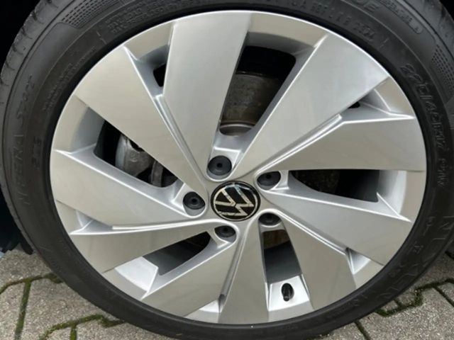 Volkswagen Golf 1.5 TSI Golf VIII