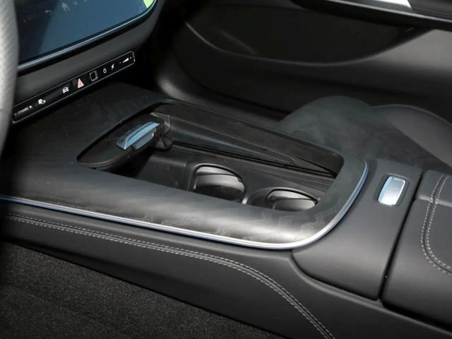 Mercedes-Benz E 220 AMG Line E 220 d Sedan