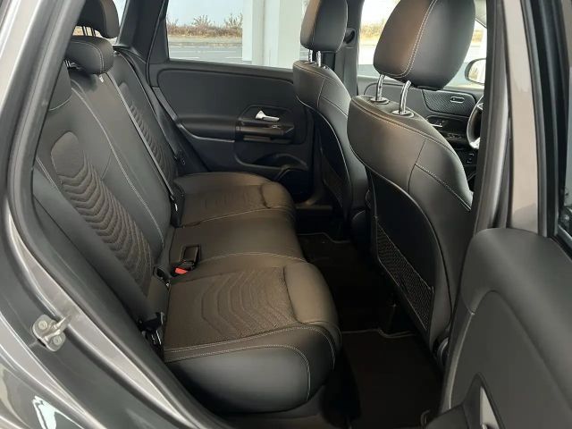 Mercedes-Benz B 180 B 180 d