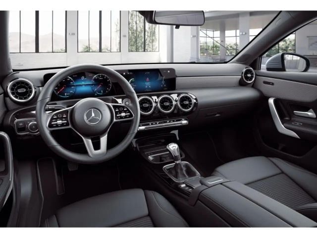 Mercedes-Benz A 180 AMG Line Progressive