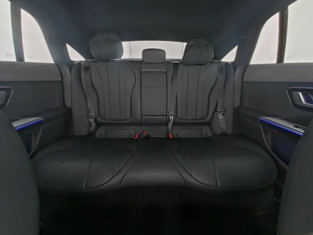 Mercedes-Benz EQE 300 Advanced Sedan