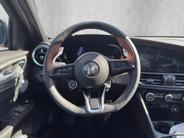 Alfa Romeo Giulia Q4 Turbo