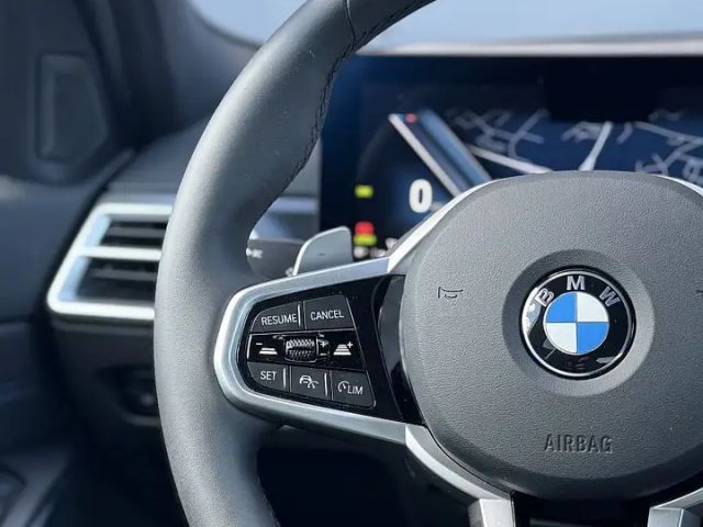 BMW 318 318i M-Sport Sedan