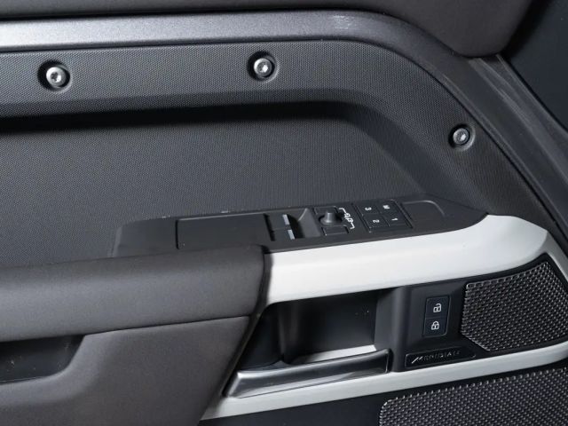 Land Rover Defender 3.0 90 D200 SE