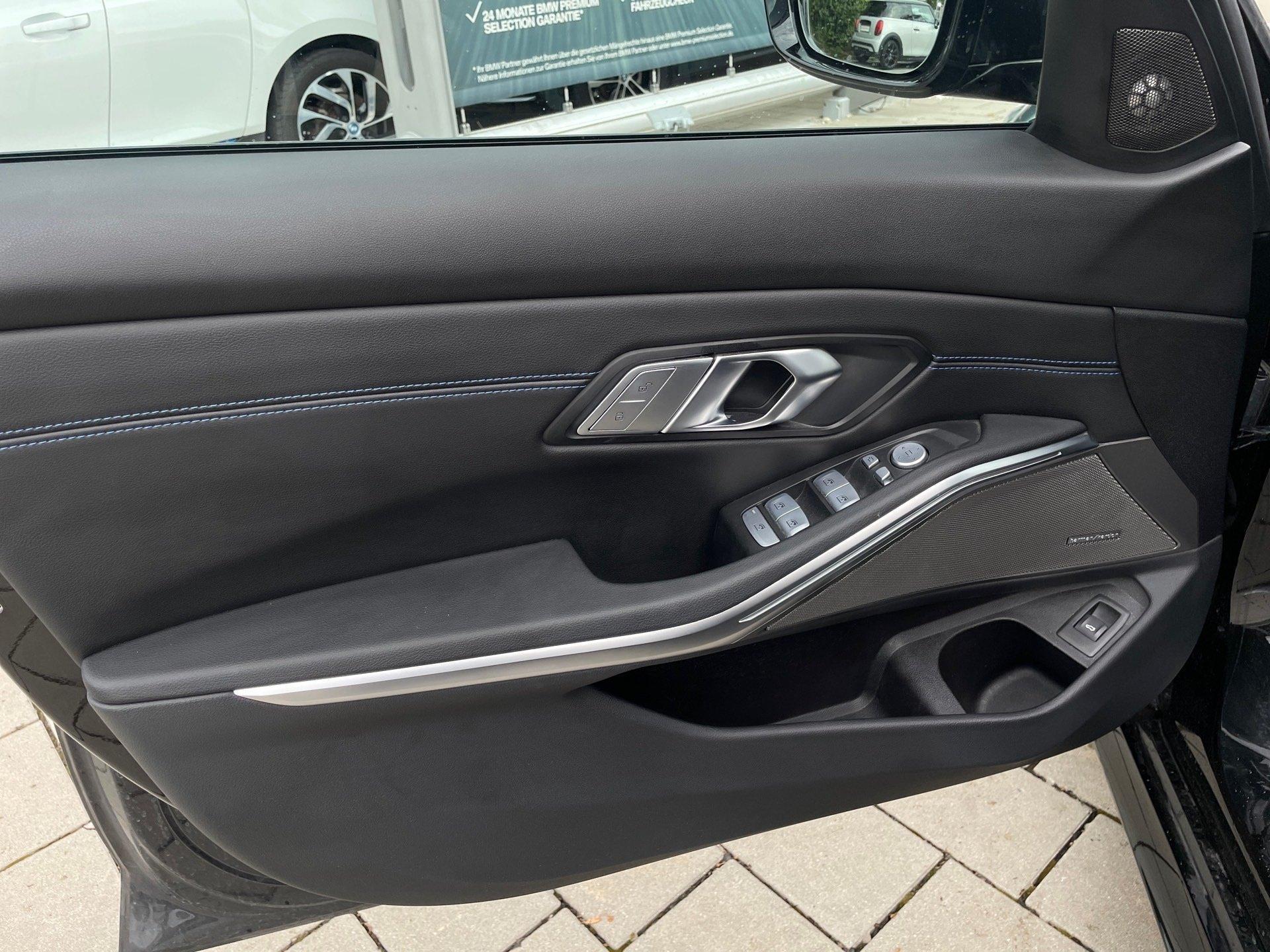 BMW 330 330i Sedan xDrive