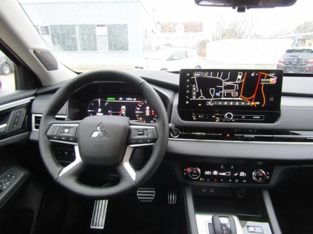 Mitsubishi Outlander 2.4L TOP NAVI LEDER SHZ ACC PDC RFK PANORAMA