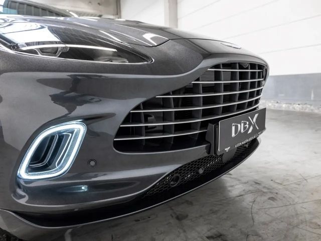 Aston Martin DBX Magnetic Silver Onyx Black