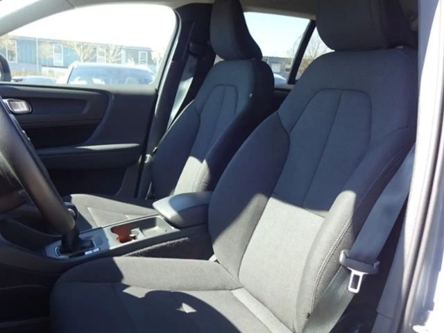Volvo XC40 Core Momentum T3