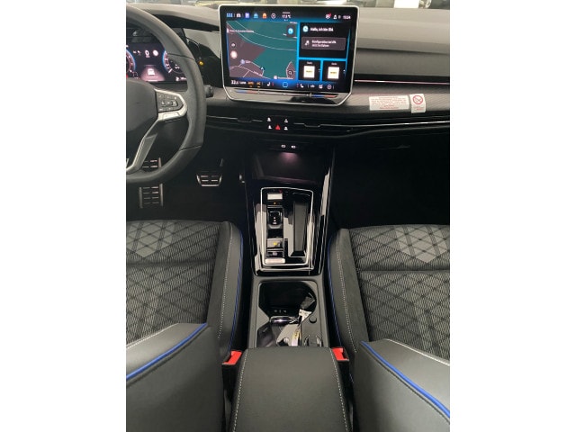 Volkswagen Golf 1.5 eTSI DSG R-Line