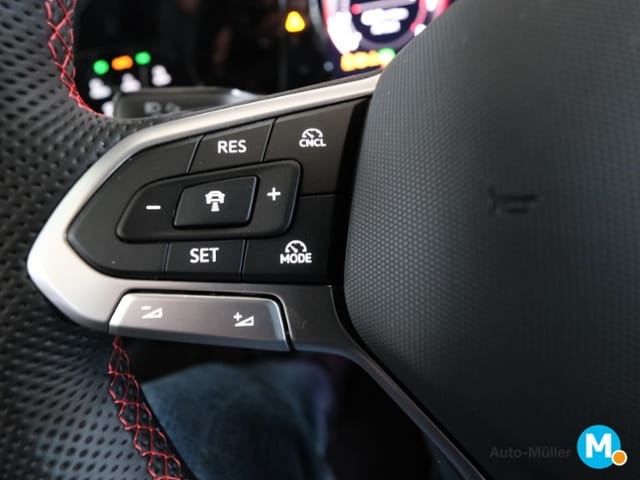 Volkswagen Golf 2.0 TSI DSG