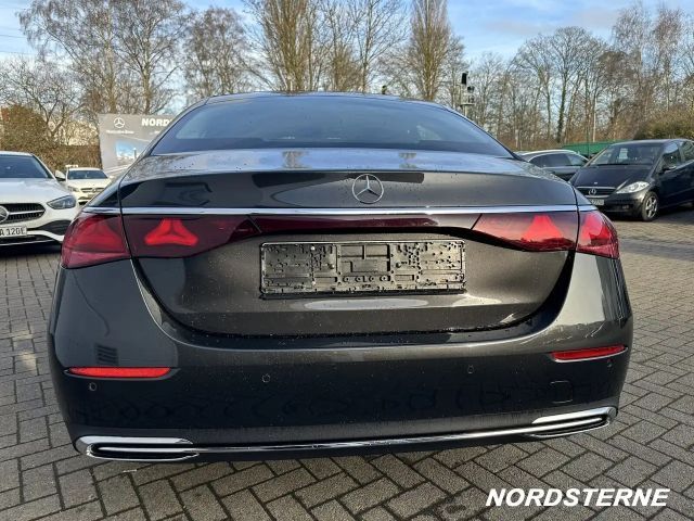 Mercedes-Benz E 220 AVANTGARDE E 220 d Sedan