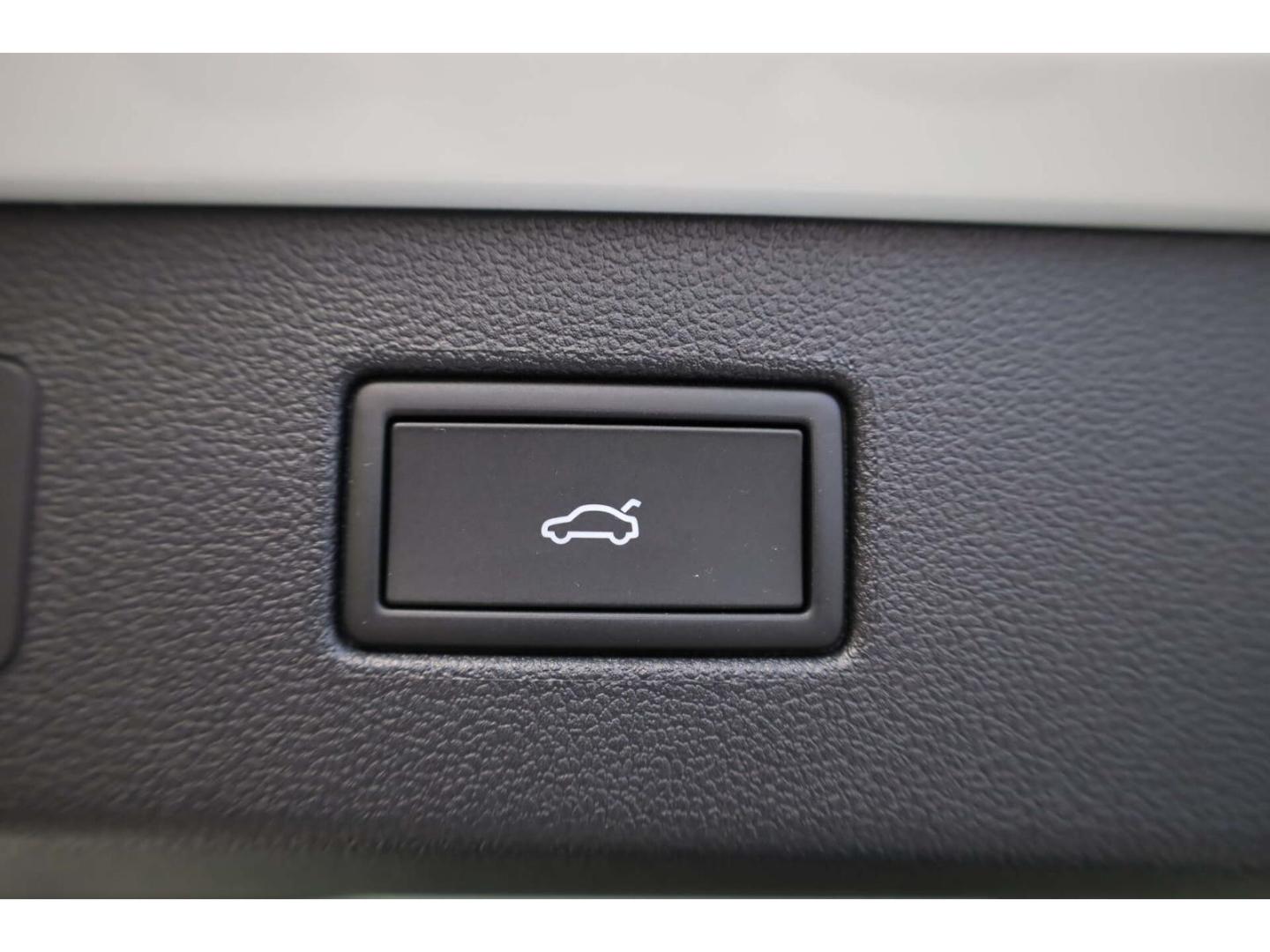 Volkswagen T-Roc 1.5 eTSI R-Line Style