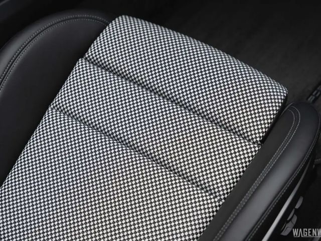 Porsche 992 4 Cabrio GTS Targa