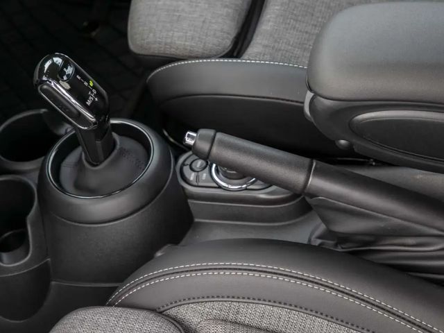 MINI Cooper Classic Trim Autom. Navi LED PDC Tempomat