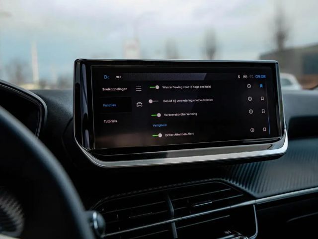 Peugeot 2008 100 PK MT6 | 360° Camera | Keyless | Dodehoekde...