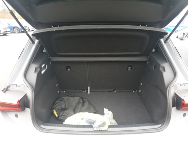 Cupra Born Batterie 62 kWh *LED*SHZG*LENKRAD HZG*LANE ASS*ACC*19"GJR*KAMERA*W-PUMPE*