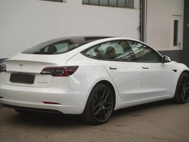 Tesla Model 3 AWD Long Range