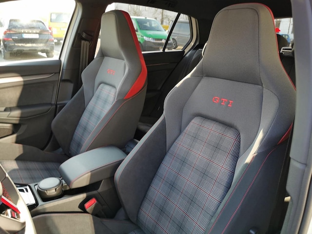 Volkswagen Golf 2.0 TSI IQ.Drive