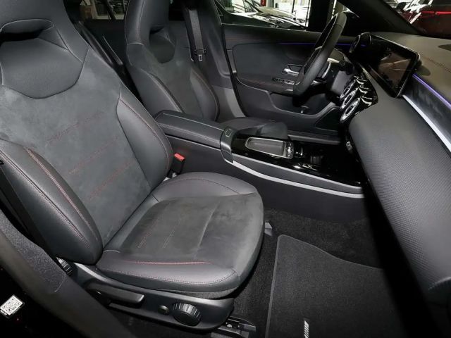 Mercedes-Benz CLA 200 AMG Line Coupé