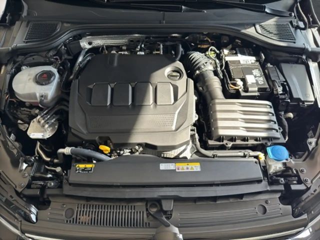 Volkswagen Golf 1.5 eTSI Golf VIII Style