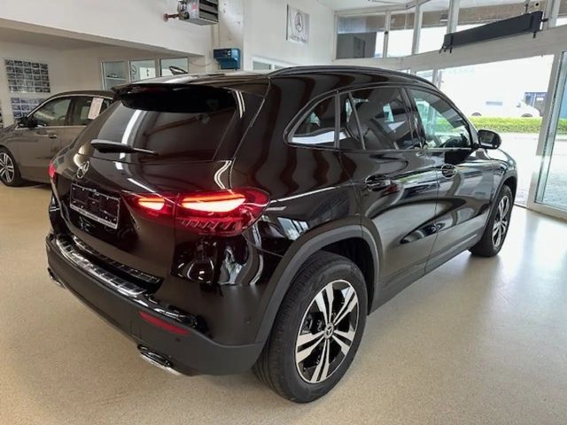 Mercedes-Benz GLA 200 Modelljahr2025+Night+Fondsitze verstellbar+AHK+DIS