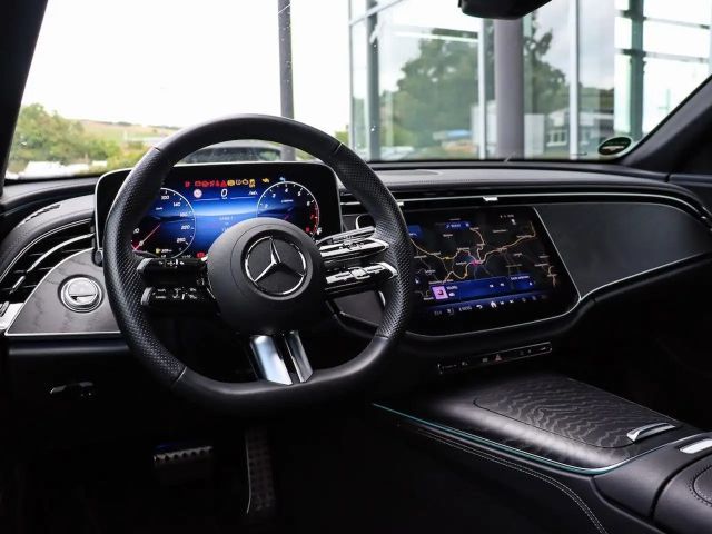 Mercedes-Benz E 200 AMG Line Sedan