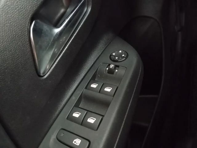 Opel Corsa F Sitz- und Lenkradheizung / 101 PS