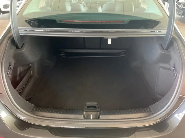 Mercedes-Benz E 220 AVANTGARDE E 220 d Sedan