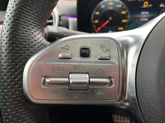 Mercedes-Benz CLA 200 AMG Line Sedan