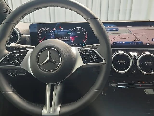 Mercedes-Benz A 180 Hatchback Progressive