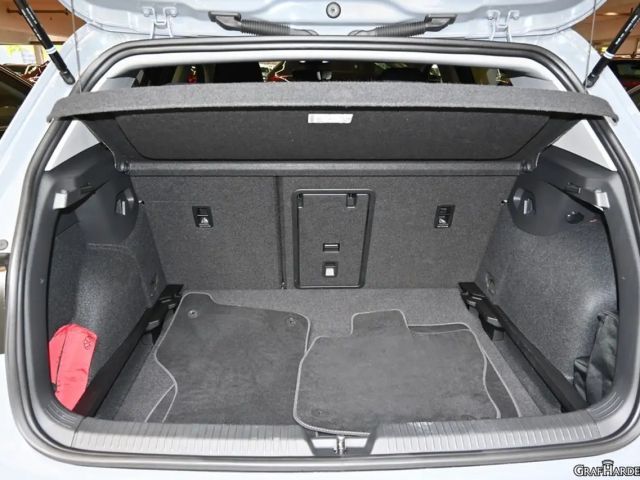 Volkswagen Golf 1.5 eTSI Golf VIII IQ.Drive Move