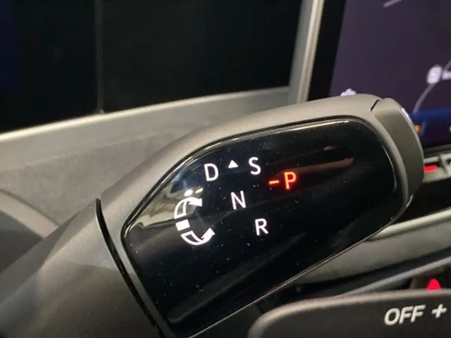 Volkswagen Passat 1.5 eTSI DSG R-Line Variant