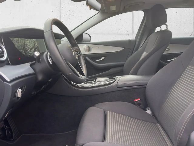 Mercedes-Benz E 220 AVANTGARDE E 220 d Estate