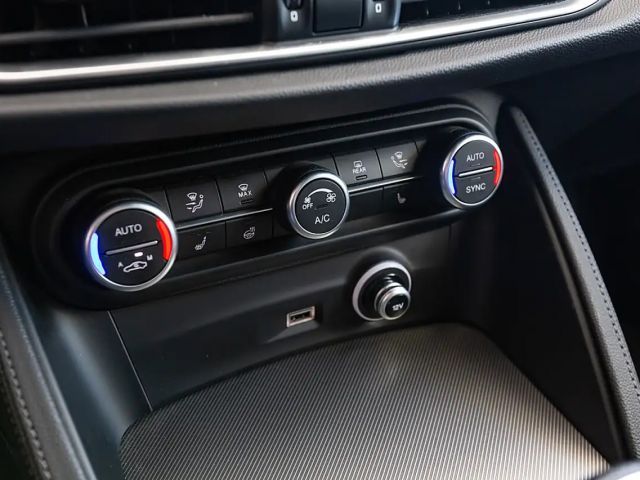 Alfa Romeo Stelvio AT8 Q4 Veloce