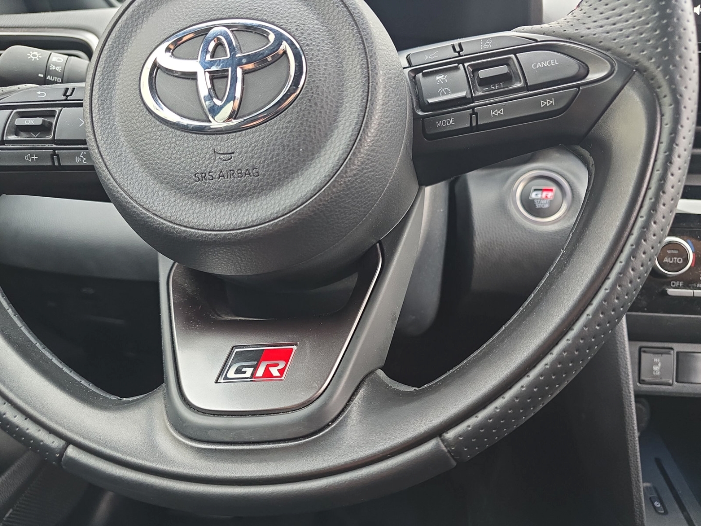 Toyota Yaris Cross 5-deurs Bi-Tone GR