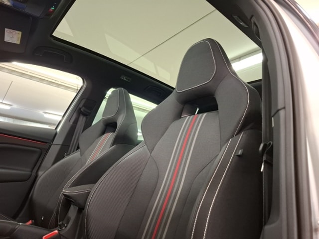 Skoda Kamiq 1,0 TSI DSG MATRIX PANO RFK SHZ PDC